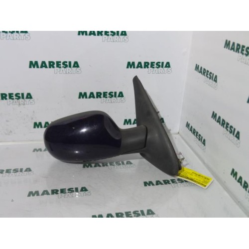 Renault - Megane - Wing mirror, right