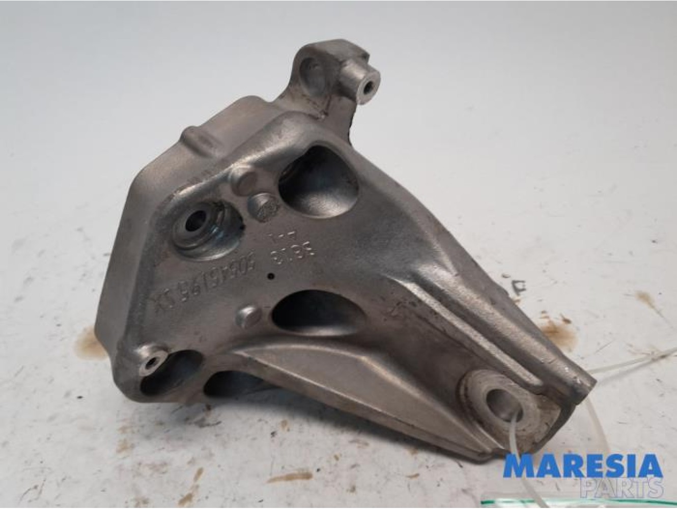Alfa Romeo - Giulia - Engine mount