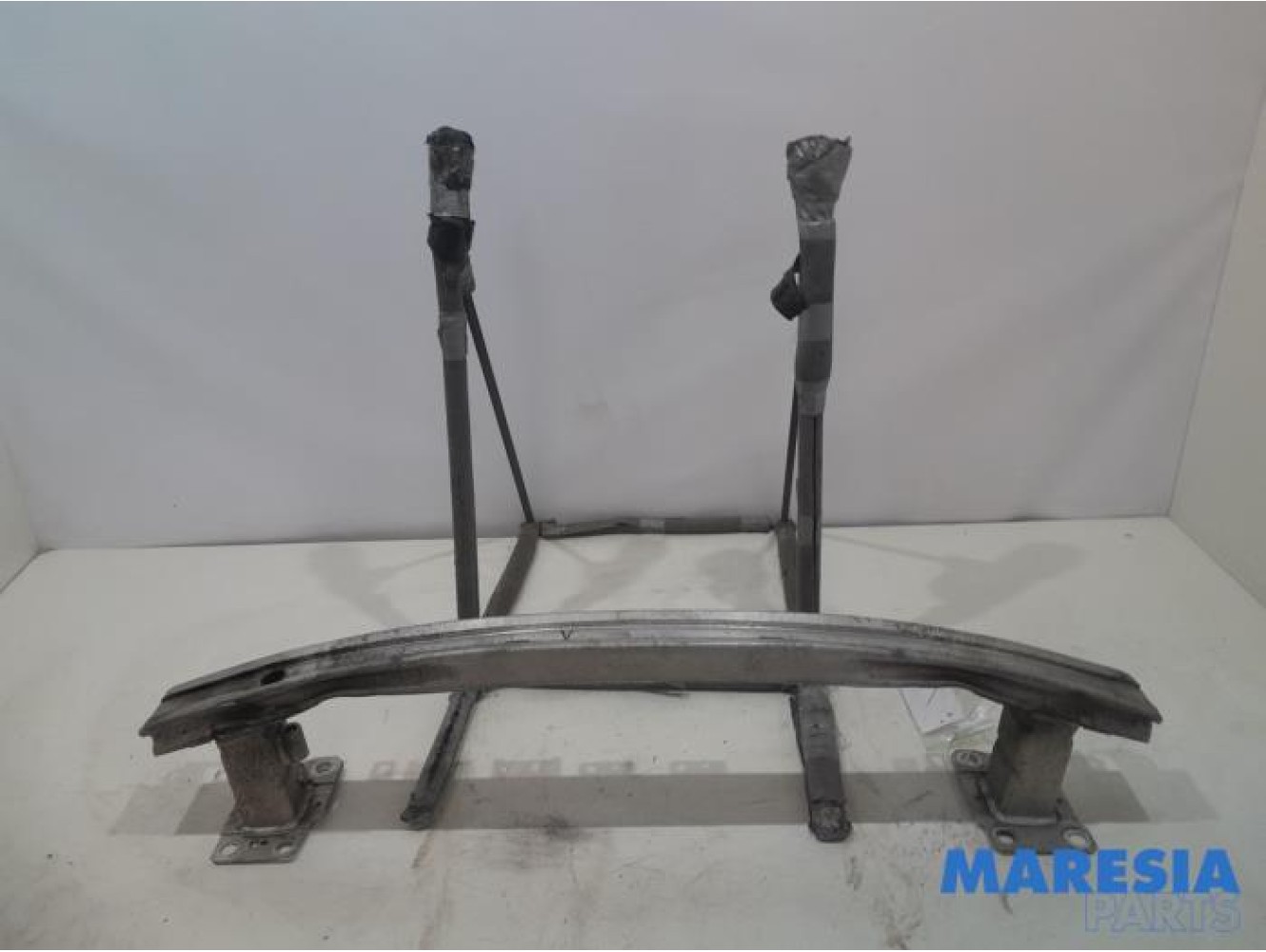 Renault - Megane - Front bumper frame