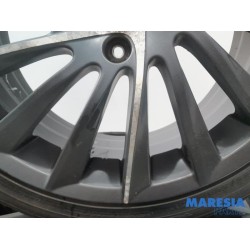 Alfa Romeo - Giulietta - Sportvelgenset + banden