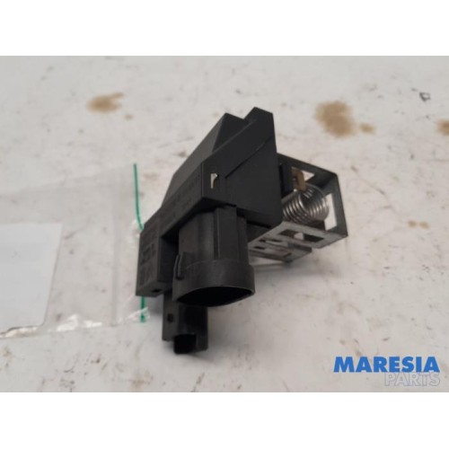 Peugeot - 207 - Cooling fan resistor