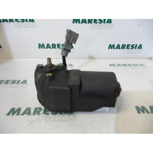 Renault - Clio - Front wiper motor