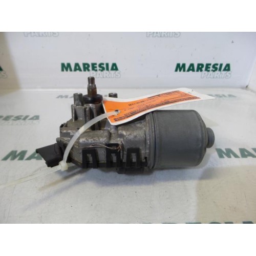 Renault - Clio - Front wiper motor