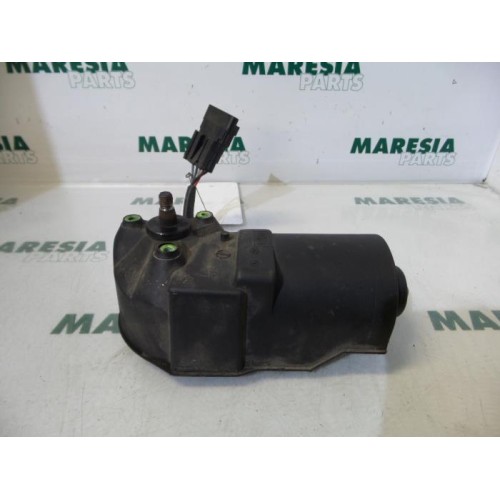 Renault - Clio - Front wiper motor