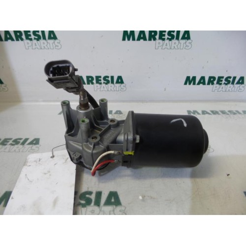 Renault - Clio - Front wiper motor