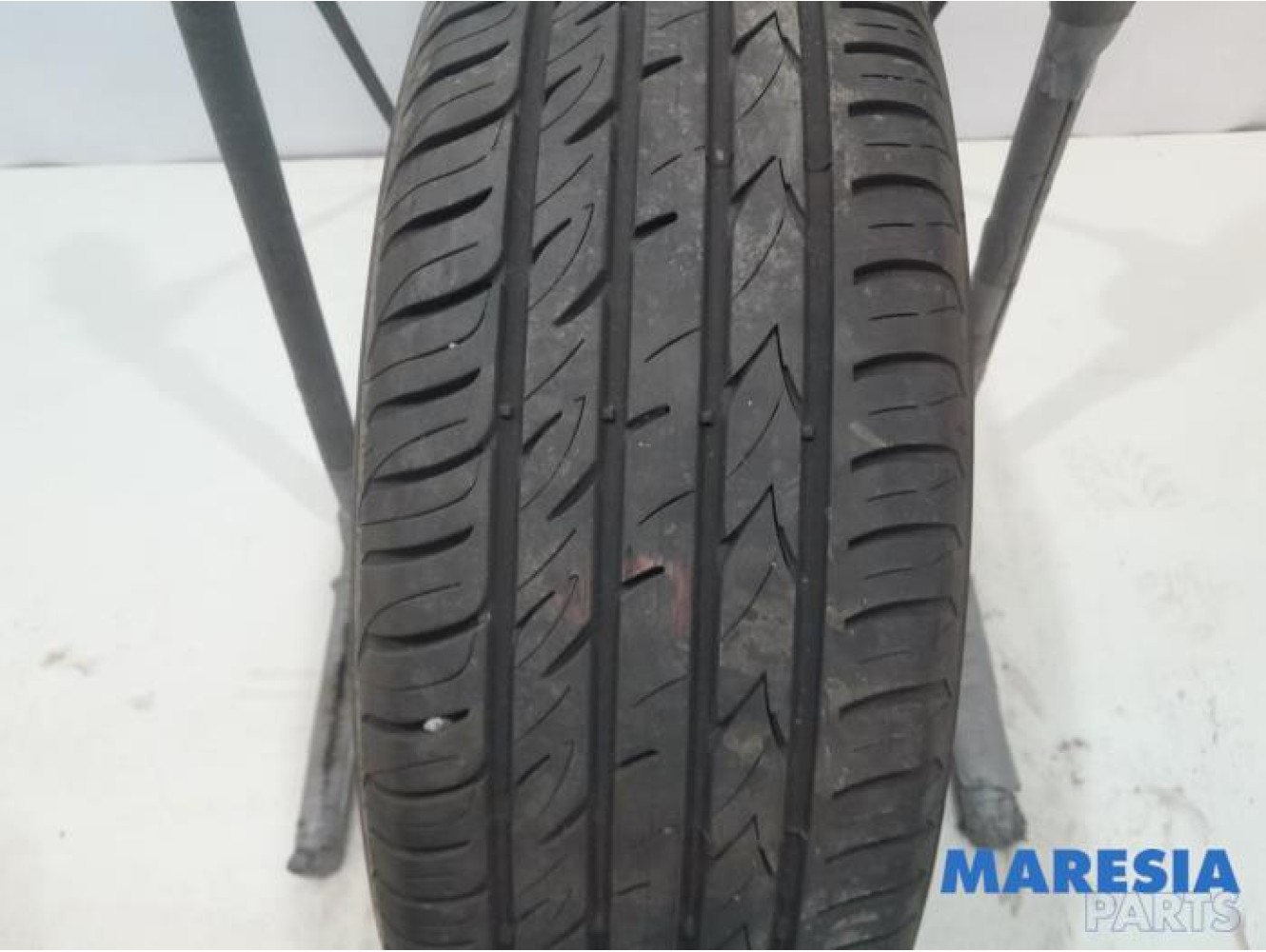 Renault - Grand Scenic - Tyre
