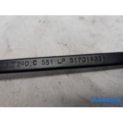Fiat - Punto - Front wiper arm