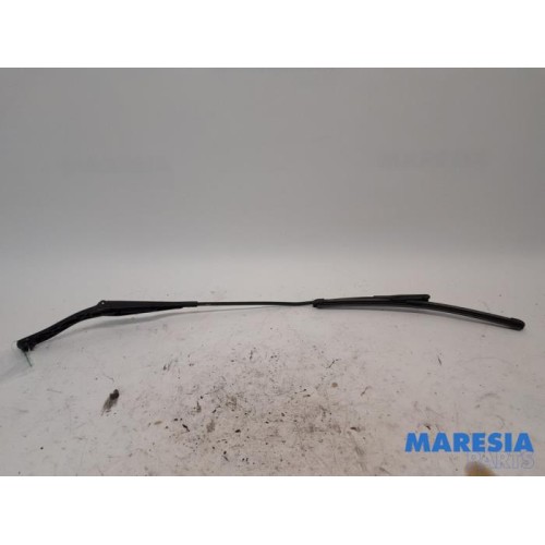 Fiat - Punto - Front wiper arm
