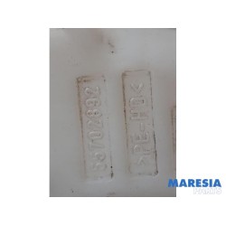Fiat - Punto - Front windscreen washer reservoir