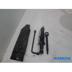 Renault - Grand Scenic - Krikset + reservewiel