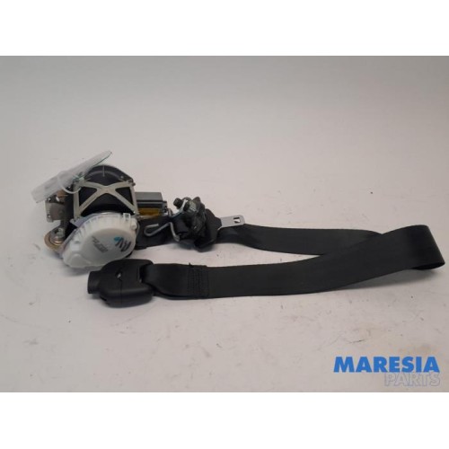 Alfa Romeo - Giulietta - Front seatbelt, right