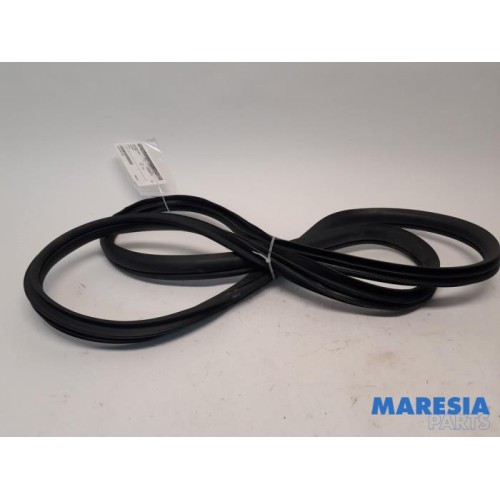 Alfa Romeo - Giulietta - Rear door seal 4-door, left