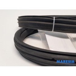Alfa Romeo - Giulietta - Tailgate seal