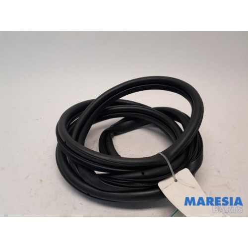 Fiat - Panda - Rear door seal 4-door, right