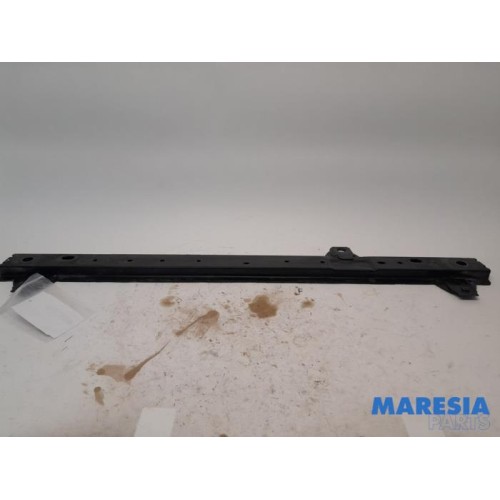 Renault - Kangoo - Radiator bar
