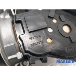 Renault - Megane - Front wiper motor