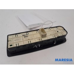 Renault - Megane - Multi-functional window switch