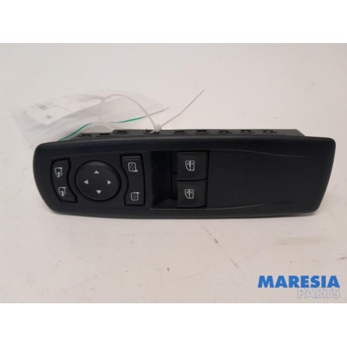 Renault - Megane - Multi-functional window switch