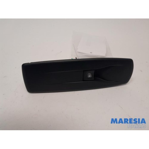 Renault - Megane - Electric window switch