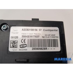 Renault - Megane - Kaartlezer (slot)