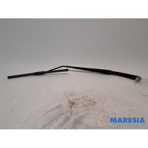 Renault - Kadjar - Front wiper arm