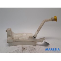 Renault - Clio - Front windscreen washer reservoir