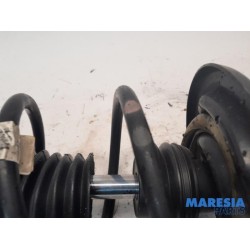 Renault - Clio - Front shock absorber rod, left