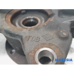 Renault - Clio - Knuckle, front right