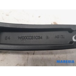 Renault - Clio - Front wiper arm