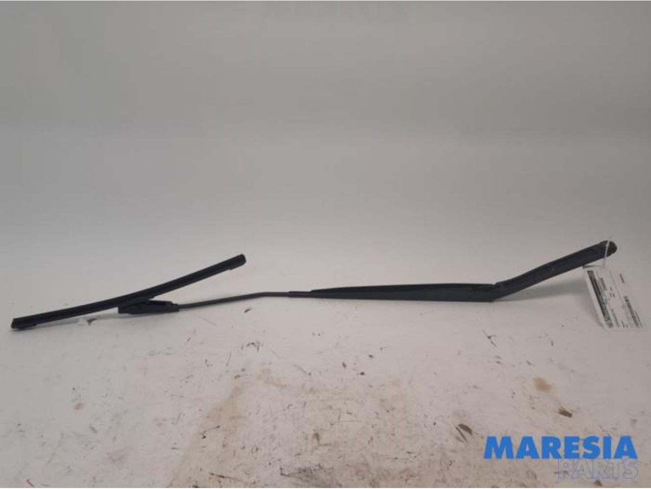 Renault - Clio - Front wiper arm