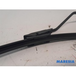 Renault - Clio - Front wiper arm