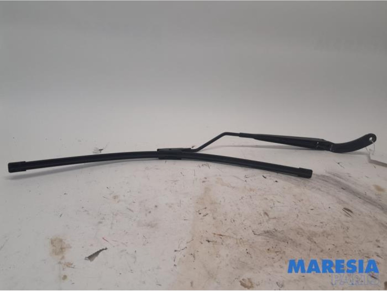 Renault - Clio - Front wiper arm