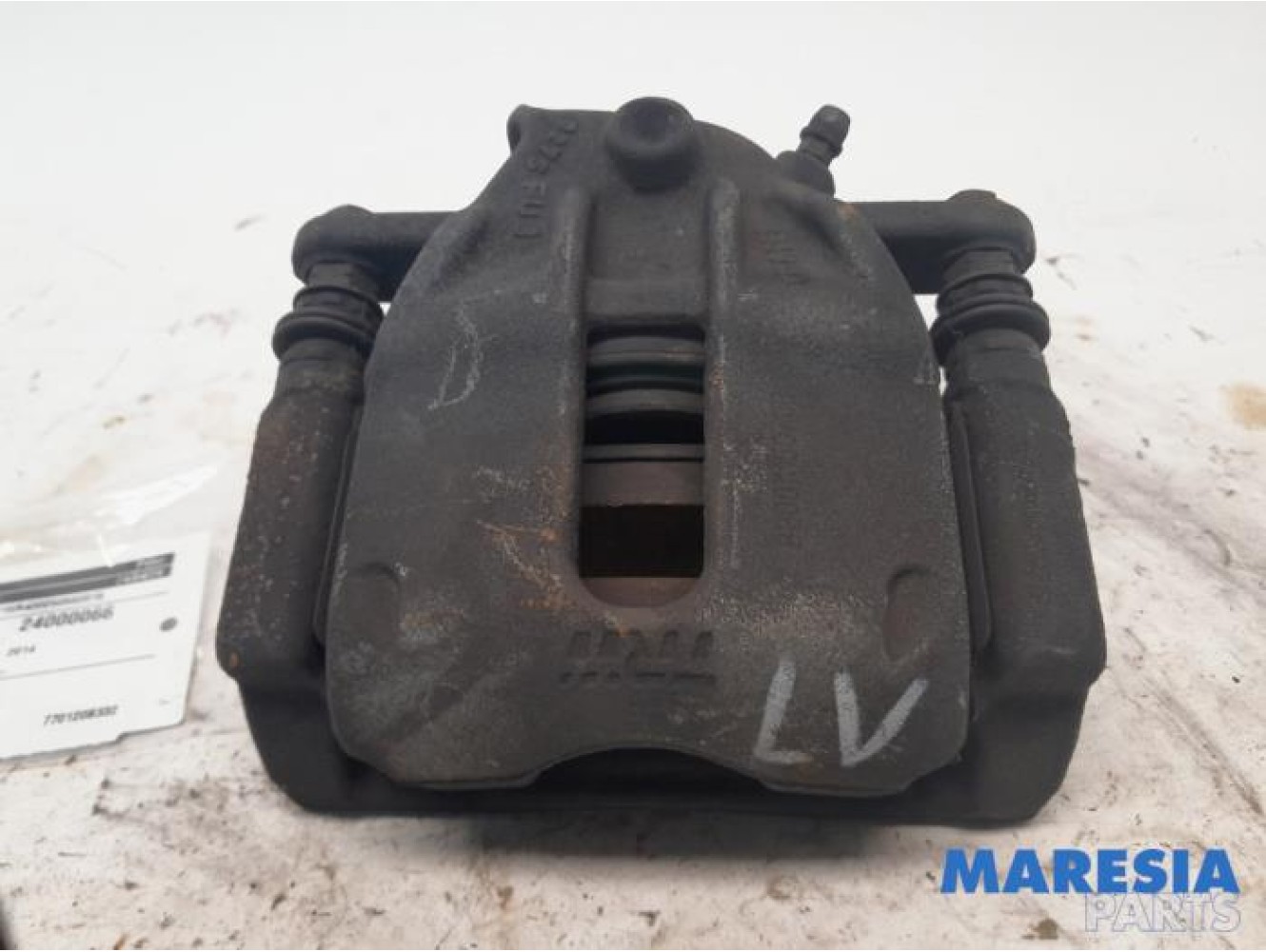 Renault - Clio - Front brake calliper, left
