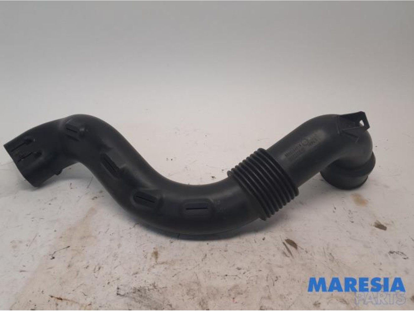 Renault - Clio - Air intake hose