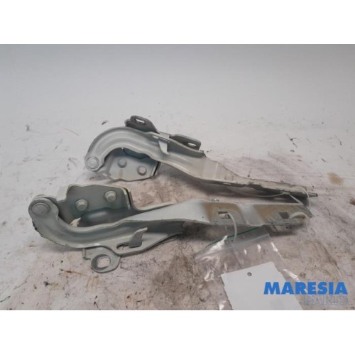 Alfa Romeo - Giulietta - Bonnet Hinge