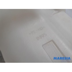 Alfa Romeo - Giulietta - Front windscreen washer reservoir