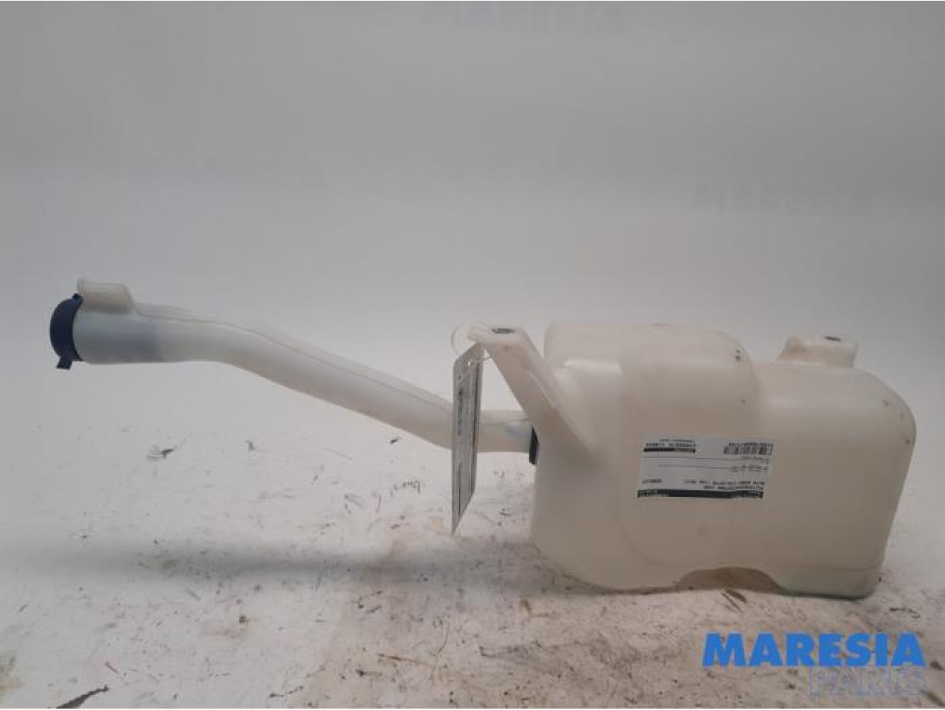 Alfa Romeo - Giulietta - Front windscreen washer reservoir
