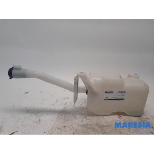 Alfa Romeo - Giulietta - Front windscreen washer reservoir
