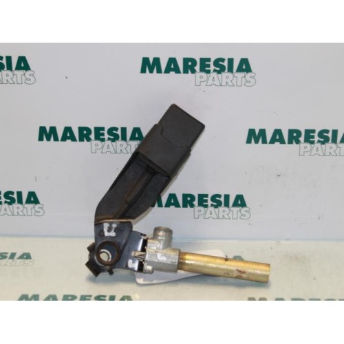 Renault - Kangoo - Gurtsrammer links