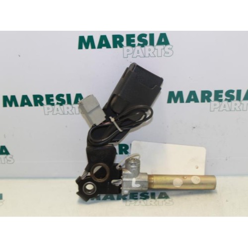 Renault - Kangoo - Gurtsrammer links