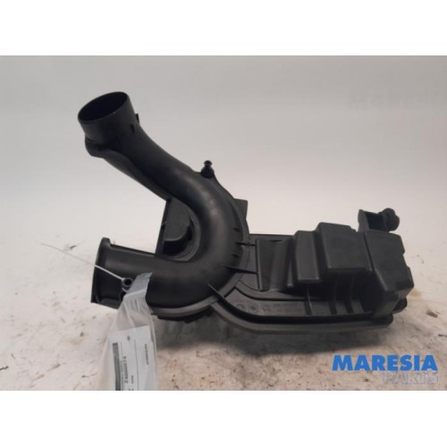 Renault - Megane - Resonance housing
