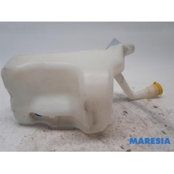 Renault - Megane - Front windscreen washer reservoir