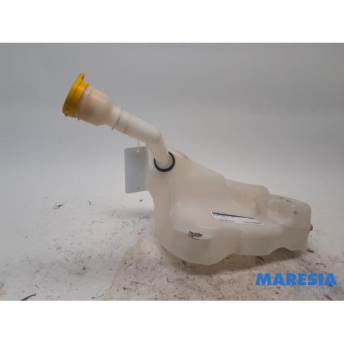 Renault - Megane - Front windscreen washer reservoir