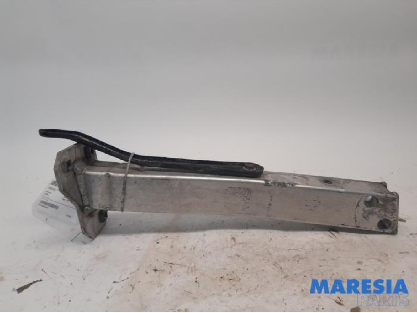Alfa Romeo - Giulietta - Front part support