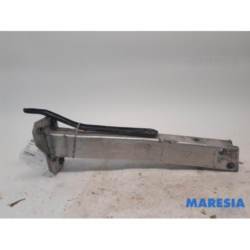 Alfa Romeo - Giulietta - Front part support