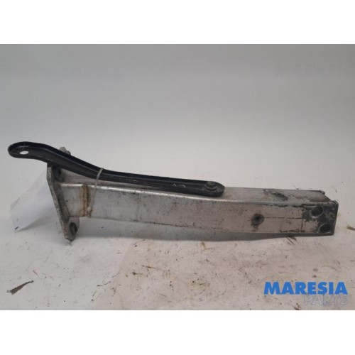 Alfa Romeo - Giulietta - Front part support