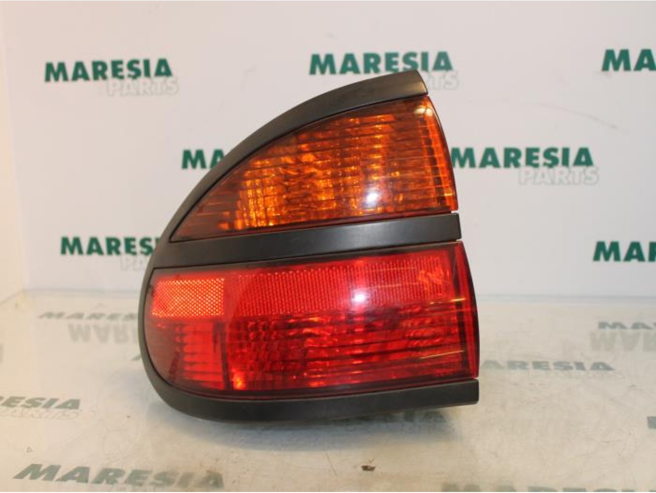Renault - Laguna - Achterlicht links