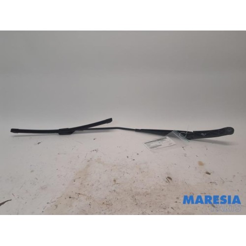 Alfa Romeo - Giulietta - Front wiper arm