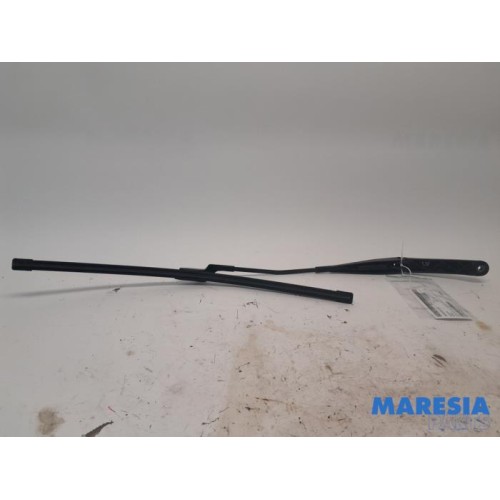 Alfa Romeo - Giulietta - Front wiper arm