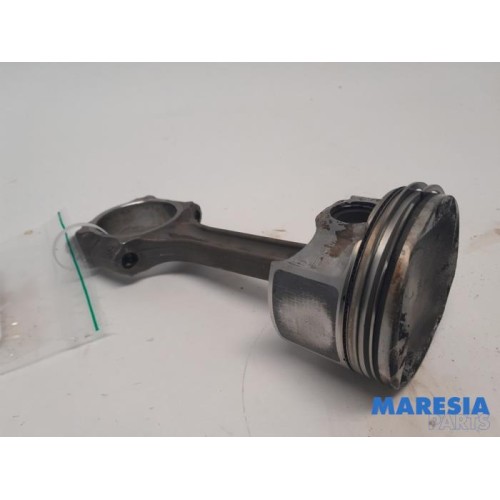 Renault - Megane - Connecting rod